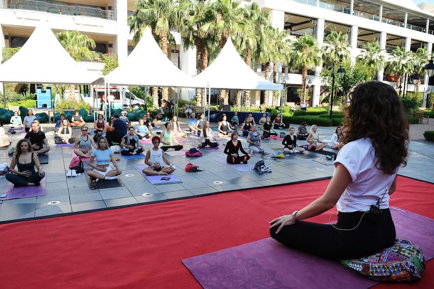 İŞÇİSİ MAAŞ DERDİNDE KARŞIYAKA BELEDİYESİ YOGA