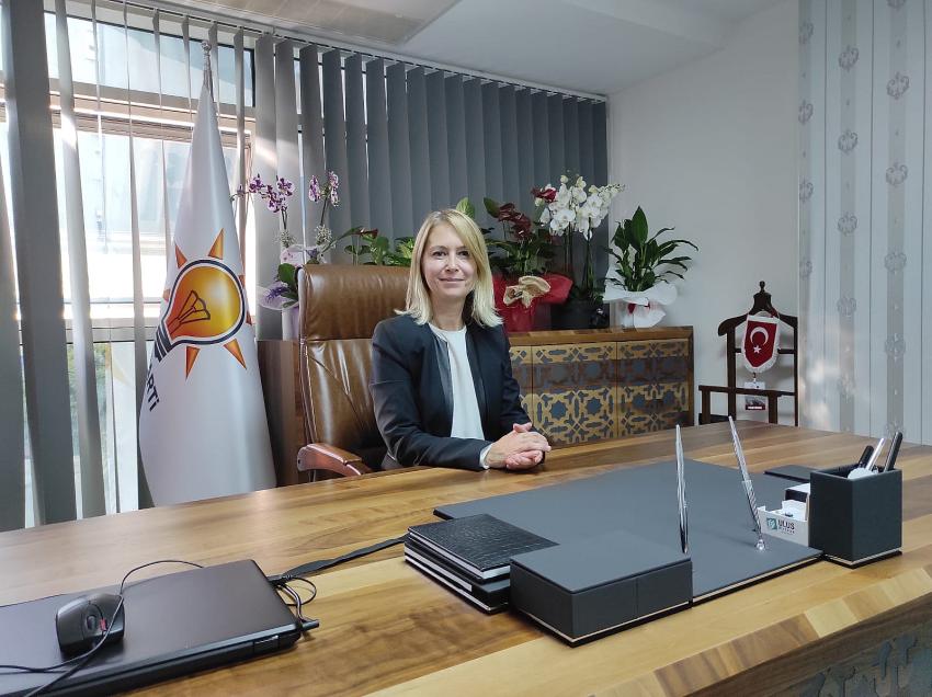 AK PARTİLİ KESELİ 'KARŞIYAKA'DAN ADAYIM' DEDİ