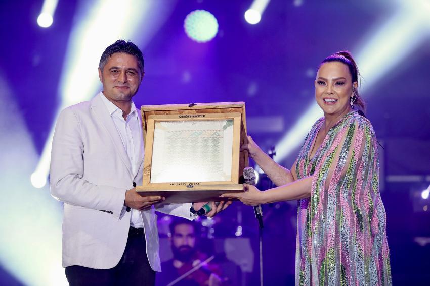 ALİAĞA'DA EBRU GÜNDEÇ RÜZGARI