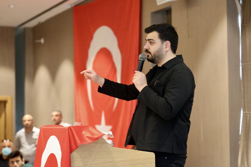 AK PARTİLİ İNAN: 'ÇEŞME'DE OY KULLANAMAYACAK ADAYA OY VERMEYİN'