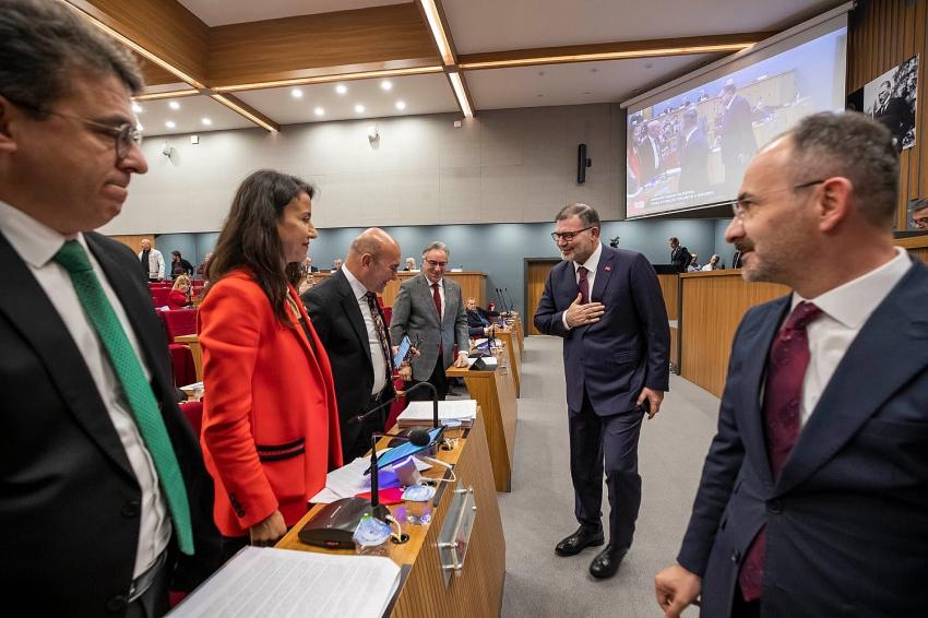 AK PARTİLİ SAYGILI'DAN İBB MECLİSİ'NE 'MERHABA'