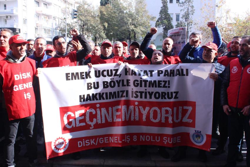 KARŞIYAKA'DA İŞÇİ İŞ BIRAKTI SOKAKLAR ÇÖP DOLDU