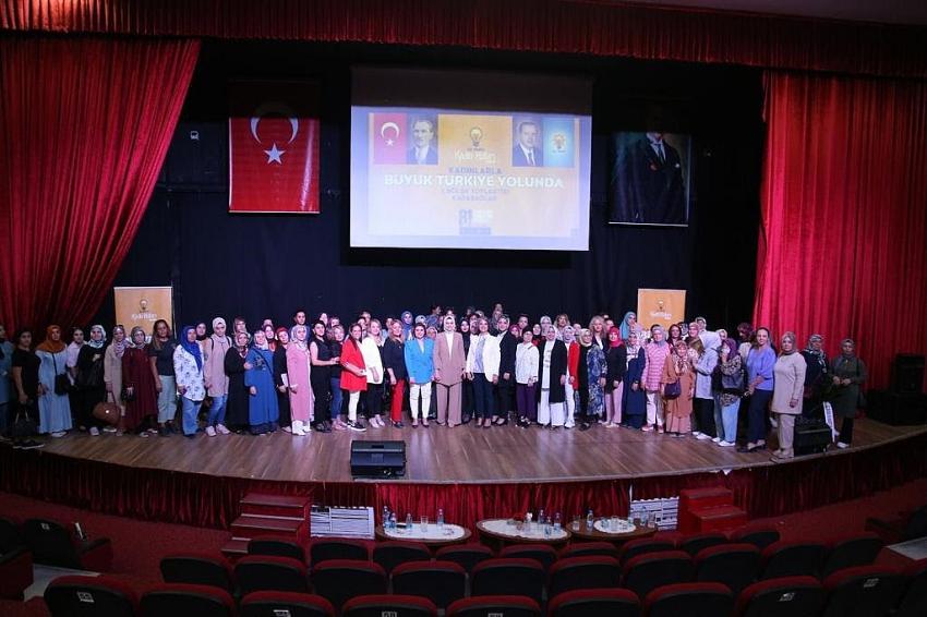 AK PARTİ İZMİR'DE KADINLAR GİRİŞİM ZİRVESİNDE BULUŞTU