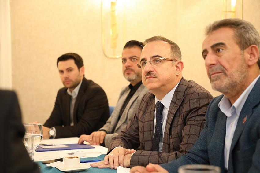 AK PARTİLİ SÜREKLİ'DEN KARŞIYAKA STADI GÖNDERMESİ