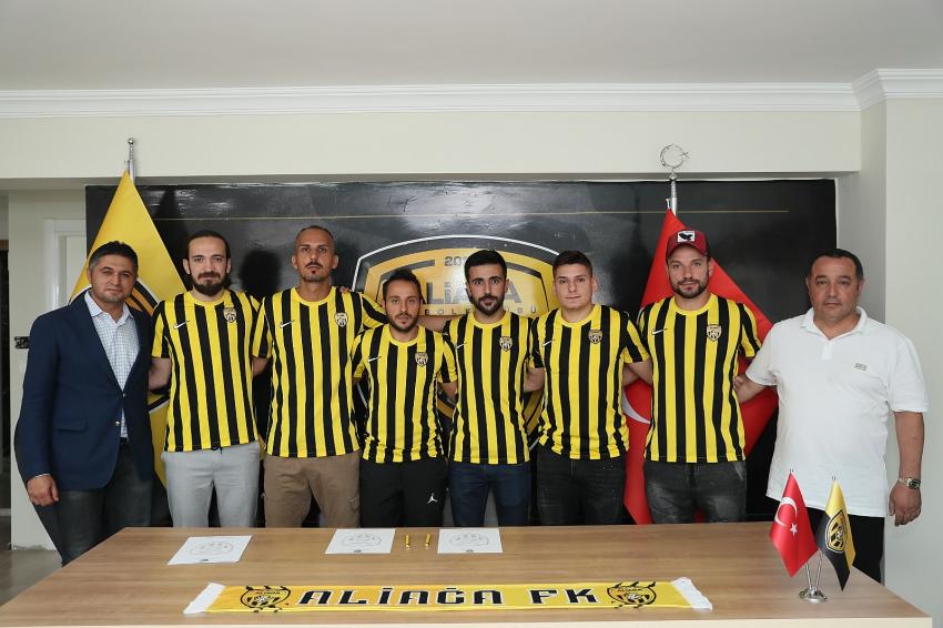 ALİAĞASPOR FK 6 İSİMLE SÖZLEŞME İMZALADI