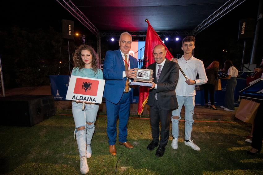TUNÇ SOYER:' ARNAVUT MUSTAFA ÇAVUŞ'UN TORUNU OLARAK ARANIZDAYIM'
