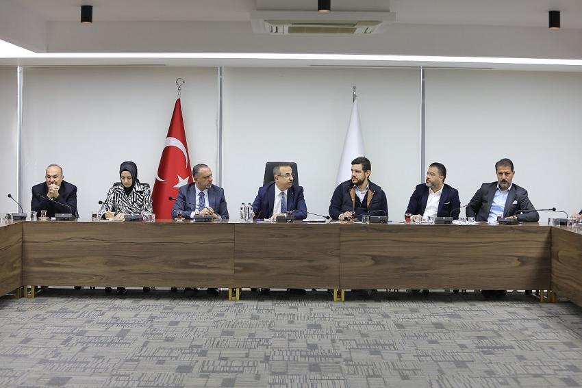 AK PARTİLİ SÜREKLİ: 'İZMİR HİZMET VE İCRAAT HAFTASINA HAZIR OLSUN'