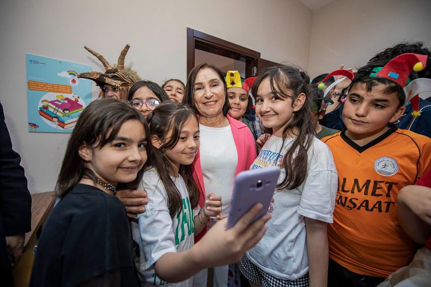 SELVİ KILIÇDAROĞLU İZMİR'DE ÇOCUK VE KADINLARLA BULUŞTU
