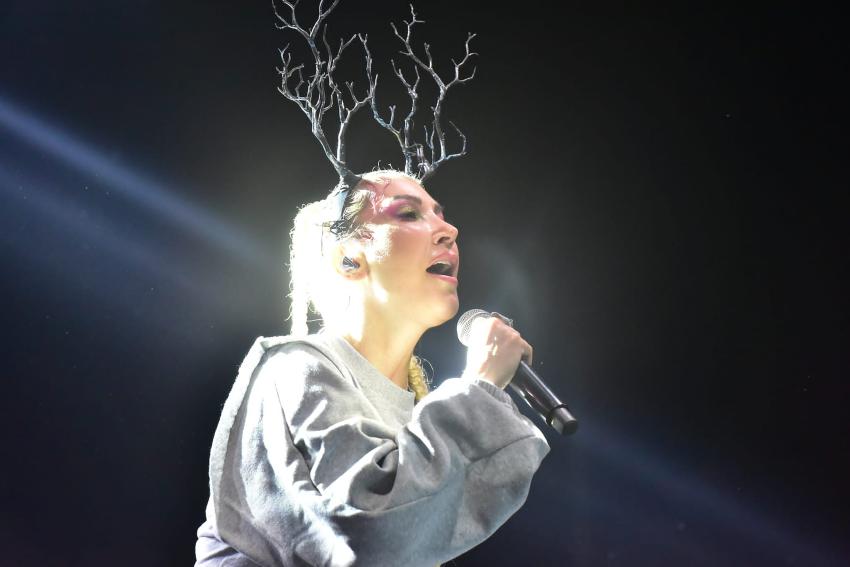 HANDE YENER 9 EYLÜL ÖĞRENCİLERİ İÇİN SÖYLEDİ
