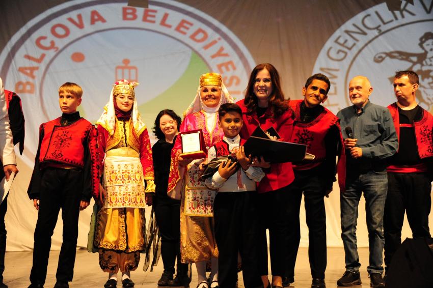BALÇOVA 19 MAYIS'TA COŞTU