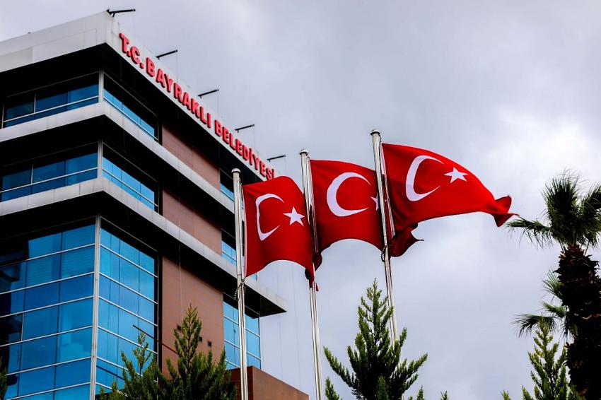 BAYRAKLI BELEDİYESİ'NDEN 'YEŞİL' HAREKATI