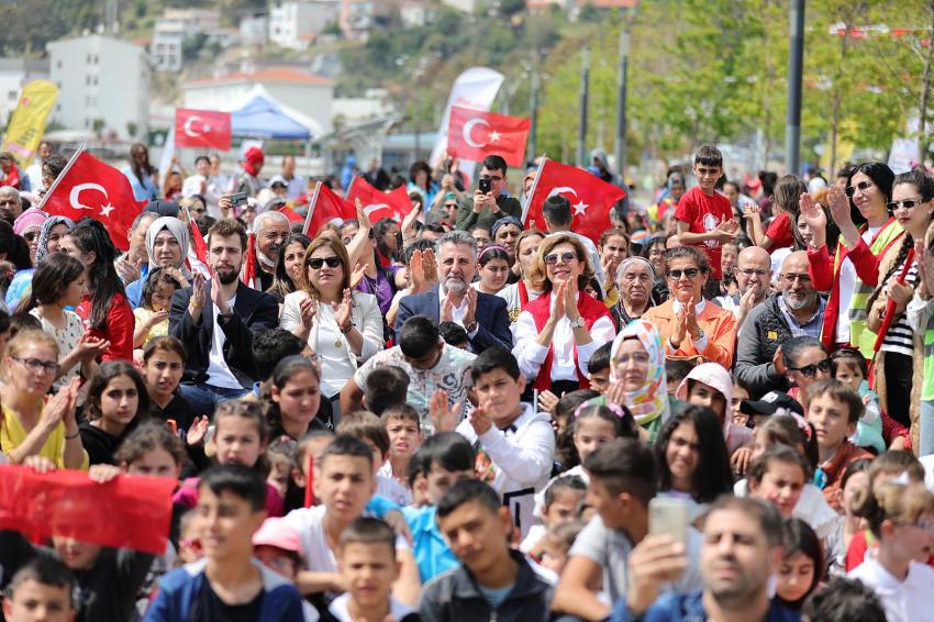 BAYRAKLI'DA 23 NİSAN COŞKUSU