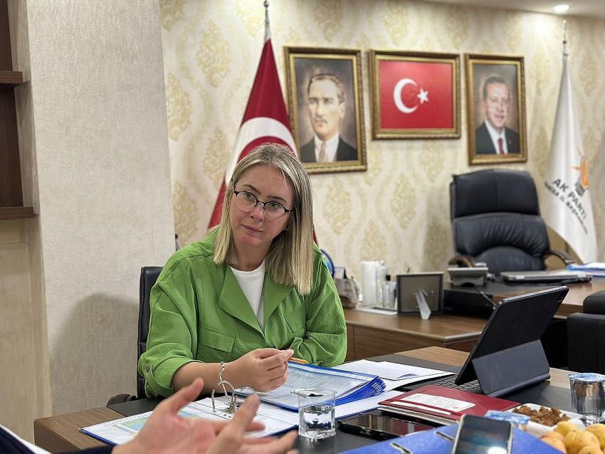 AK PARTİLİ BÖLÜNMEZ TUNÇ SOYER'E YÜKLENDİ