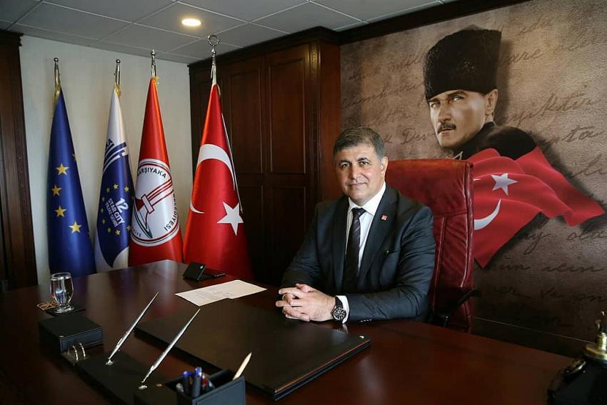 KARŞIYAKA BELEDİYESİ İŞÇİSİ ŞANTİYE KAPATTI..ALIN TERİMİZİ VER CEMİL TUGAY