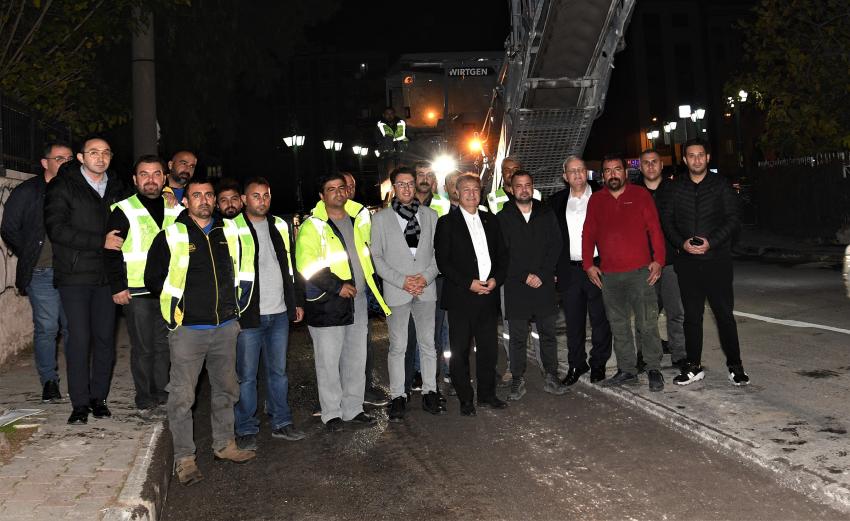 BORNOVA'DA ASFALT SERİMLERİ DEVAM EDİYOR