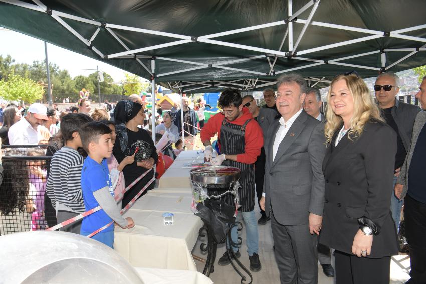 BORNOVA'DA UÇURTMA ŞENLİĞİ