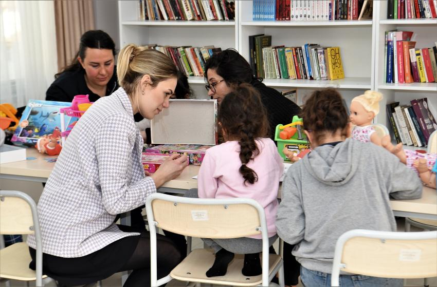 BORNOVA BELEDİYESİ'NDEN DEPREMZEDELERE PSİKOLOJİK DESTEK