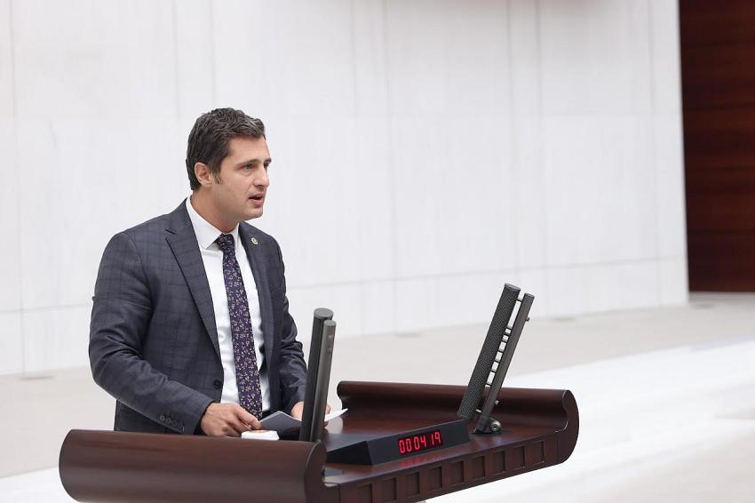 CHP'Lİ DENİZ YÜCEL'DEN EMEKLİYE '5 BİN LİRA' İSYANI