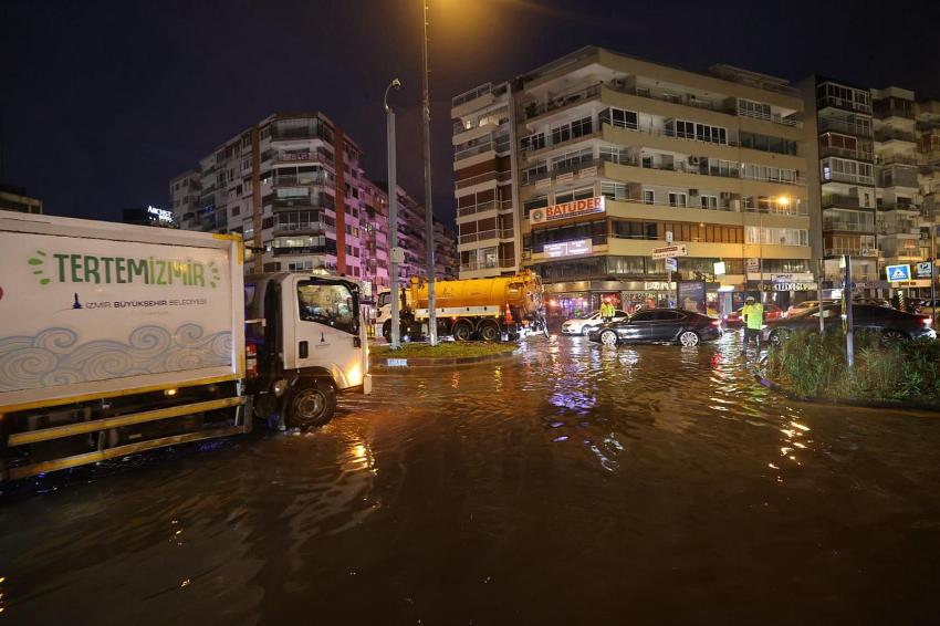 İZMİR KÖRFEZİ TAŞTI...ALSANCAK SULAR ALTINDA