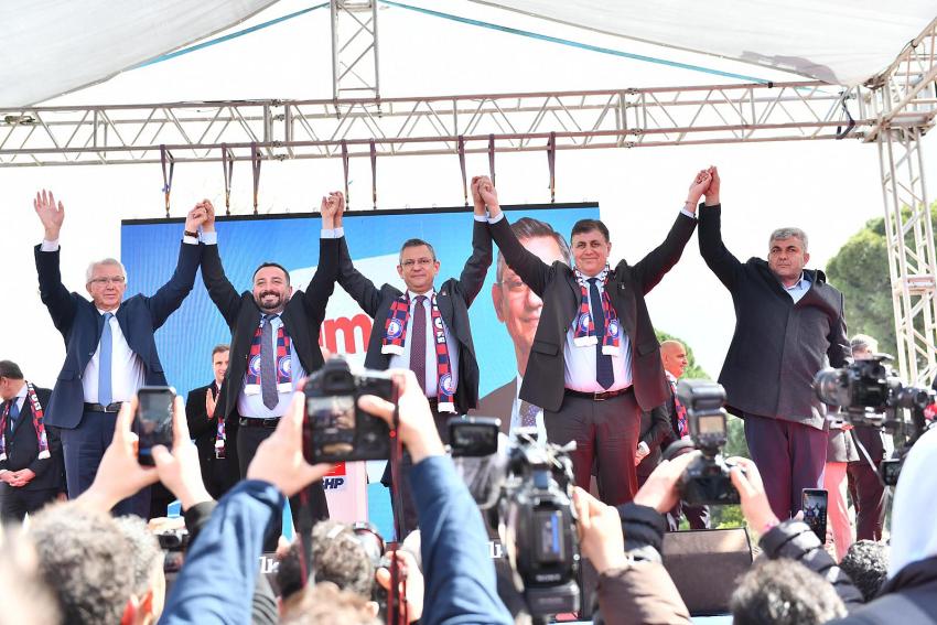 İZMİR'DE KIRSAL KALKINMA ESTETİK CERRAH CEMİL TUGAY'A EMANET EDİLDİ