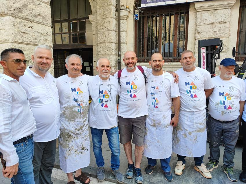 MENEMEN'İN ÇÖMLEKÇİLERİNDEN İTALYA'DA BÜYÜK BAŞARI