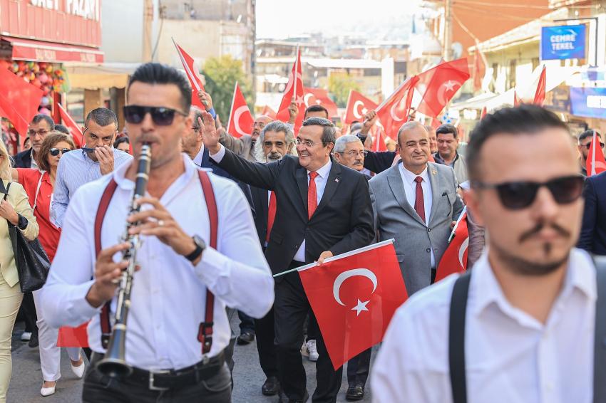 KONAK BELEDİYESİ'NDEN GÜLTEPE'DE 99 YIL KUTLAMASI