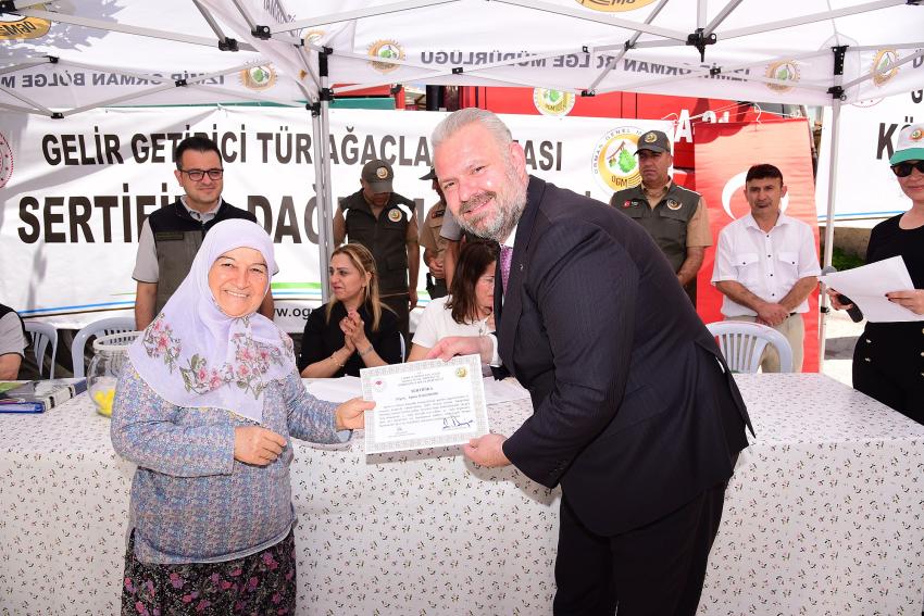 PEHLİVAN KÖYLÜNÜN ÇİFTÇİNİN YÜZÜNÜ GÜLDÜRDÜ