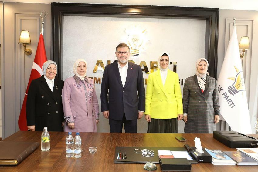 AK PARTİ AK İZMİR KADIN KOLLARINDA TEMAYÜL HEYECANI
