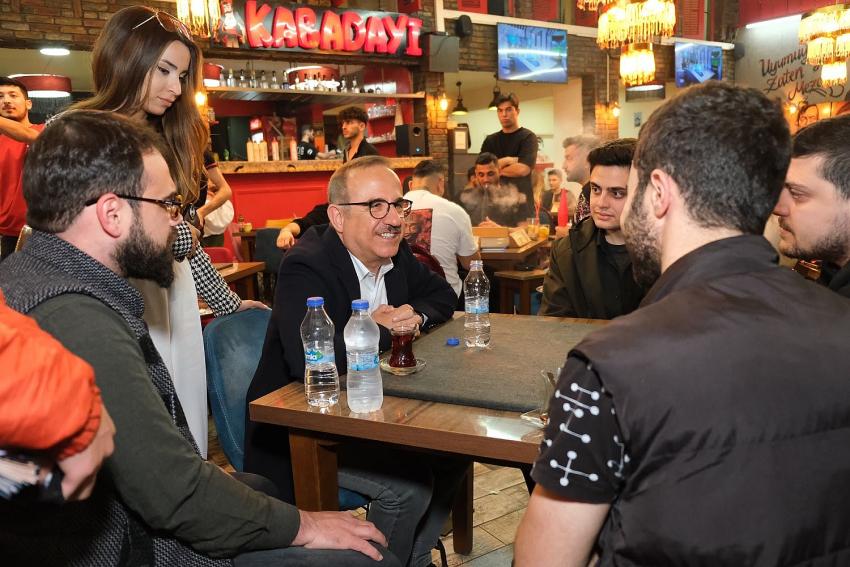 AK PARTİLİ SÜREKLİ GENÇLERLE BULUŞTU