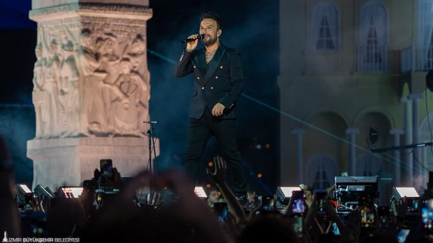 YERSENİZ...TUNÇ SOYER:'TARKAN İZMİR EKONOMİSİNE 100 MİLYON KAZANDIRDI'