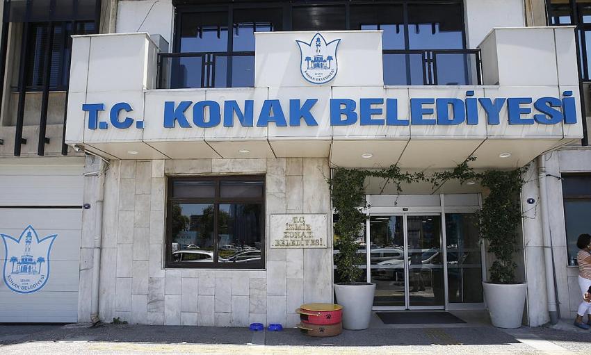 KONAK BELEDİYESİ'NDE TACİZ..MECLİS ÜYESİ İSTİFA ETTİ