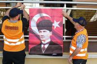 MENEMEN BELEDİYESİ'NDEN AYDIN PEHLİVAN İMZALI TÜRK BAYRAĞI