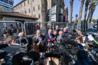 CHP MESLEK FABRİKASI'NIN ÖNÜNDE