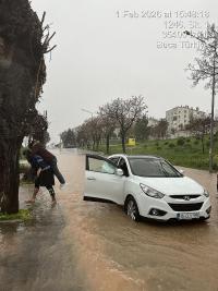 İZMİR'DE İNSANLAR BÖYLE TAŞINDI