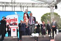 İZMİR'DE KIRSAL KALKINMA ESTETİK CERRAH CEMİL TUGAY'A EMANET EDİLDİ