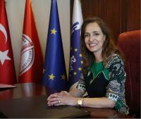 YILDIZ ÜNSAL MAAŞ ÖDEMEDİĞİ EMEKÇİLERDEN KAÇTI