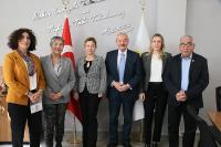 DEM PARTİ İZMİR GAZETECİLER CEMİYETİ'Nİ UNUTMADI