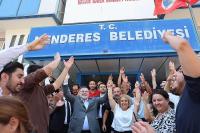 MENDERES'TE AK PARTİ'DEN ZAFER POZU