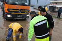 İZMİR'DE YAĞMUR SEFERBERLİĞİ