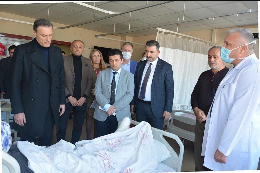 ALPAY ÖZALAN VE SAİT BAŞDAŞ KONAK'TE DEPREMZEDELERİ ZİYARET ETTİ