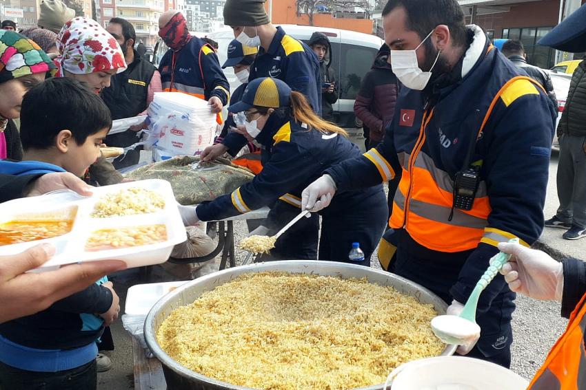 NARLIDERE, AFETZEDELER İÇİN SEFERBER OLDU