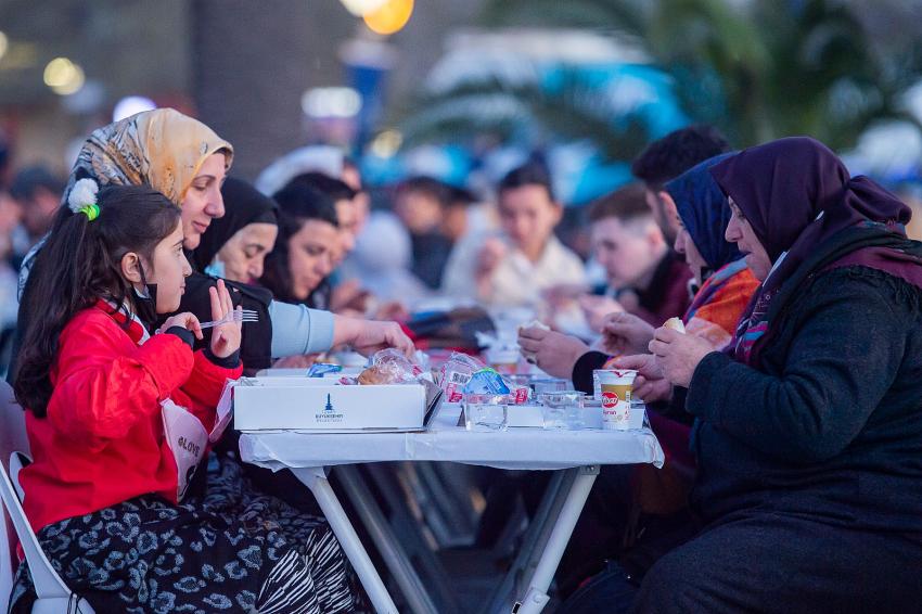 İZMİR BÜYÜKŞEHİR'DEN 75 BİN HANEYE BAYRAM MÜJDESİ