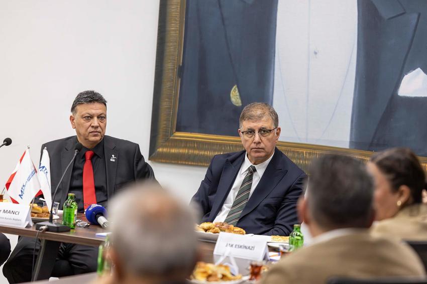 CEMİL TUGAY:' İZMİR'İN ÖNCELİKLİ SORUNU SU'