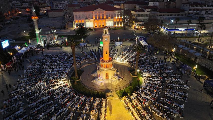 İZMİR BÜYÜKŞEHİR'DEN İLK İFTAR SOFRASI