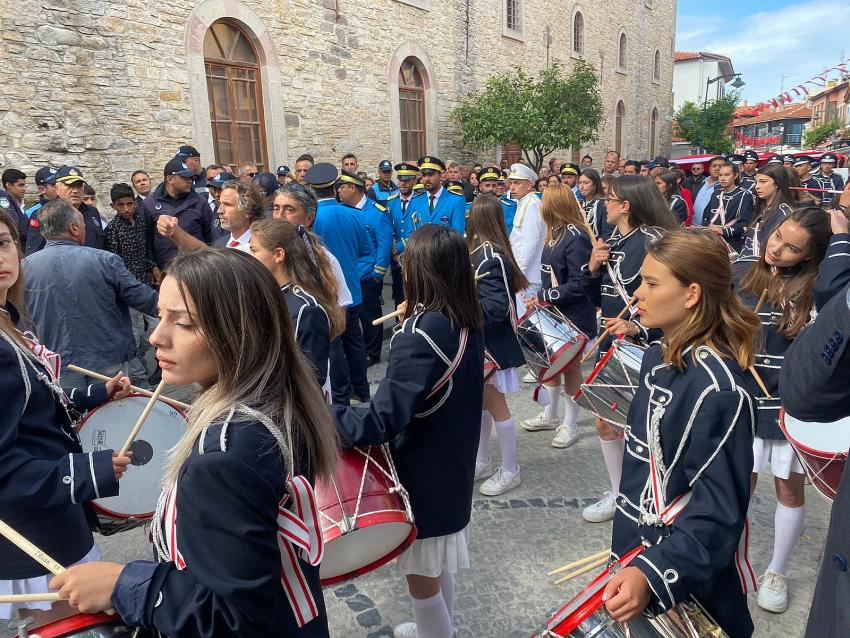 AYIP OLMADI MI? EKREM BEYİN BANDOSU GENÇLERİN ÖNÜNDE ÇALACAKMIŞ