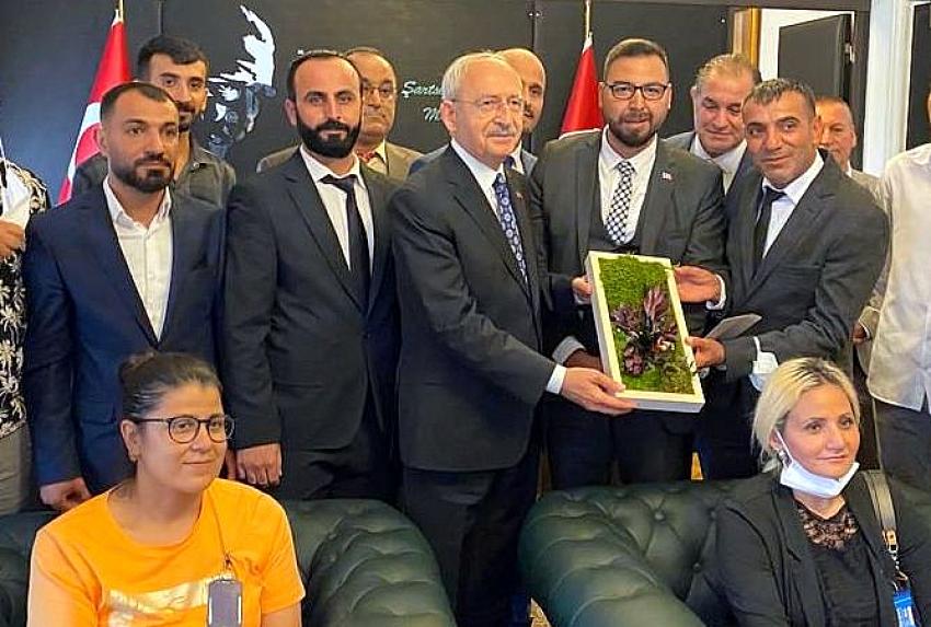 KILIÇDAROĞLU İZMİRLİ SOKAK EMEKÇİLERİYLE BULUŞTU