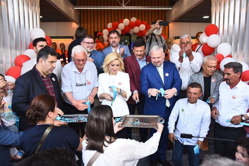 MENEMEN'DE ÇİLEK FESTİVALİ YAPILDI