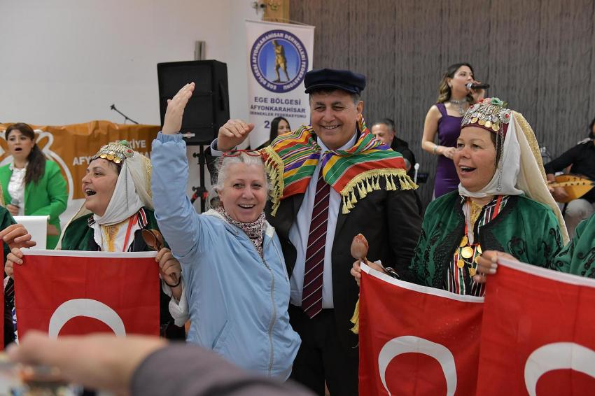 CEMİL TUGAY MENEMEN'DE KONUŞTU