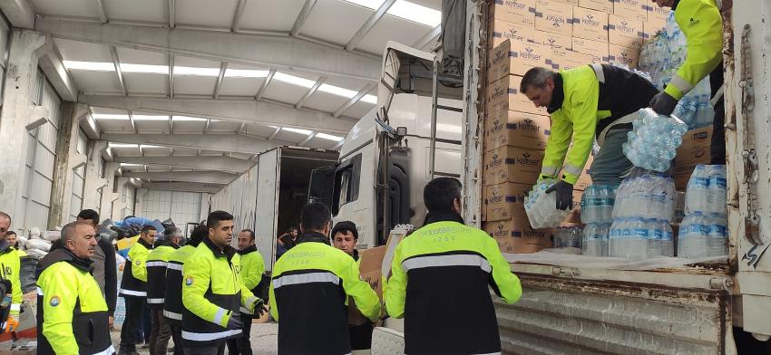 DEPREM BÖLGESİNE İZMİR'DEN DESTEK SÜRÜYOR