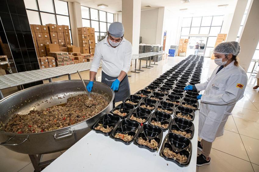 İZMİR BÜYÜKŞEHİR 75 BİN KİŞİLİK YEMEK DAĞITACAK